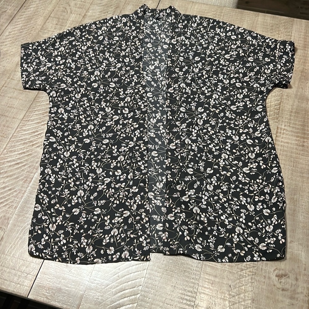 H&M DIVIDED BLACK DITSY FLORAL SHORT SLEEVE OPEN KIMONO TOP BEACH COVER UP XS